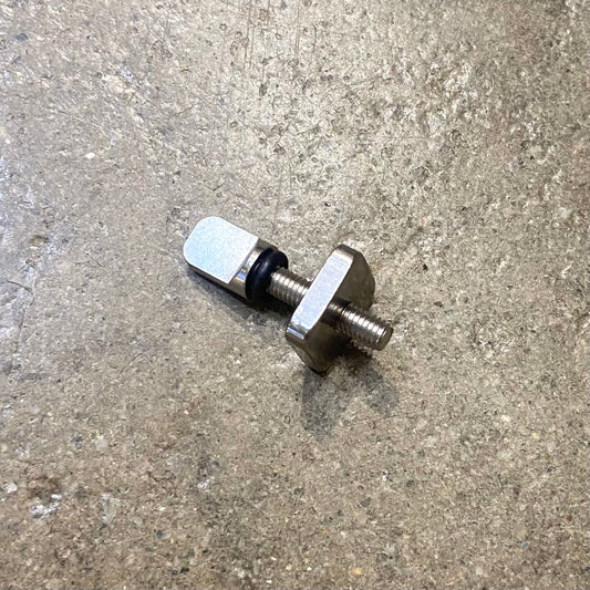 Futures. CENTRE FIN SCREW - Thumb and Screw plate