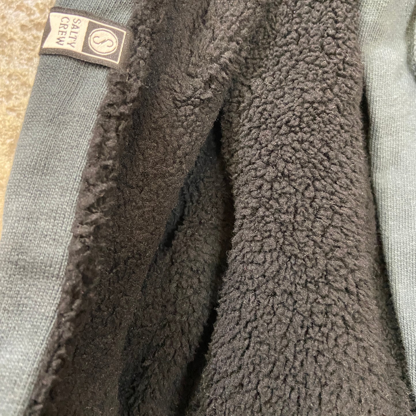 SALTY CREW ANGLER SHERPA ZIP FLEECE - COAL/BLACK