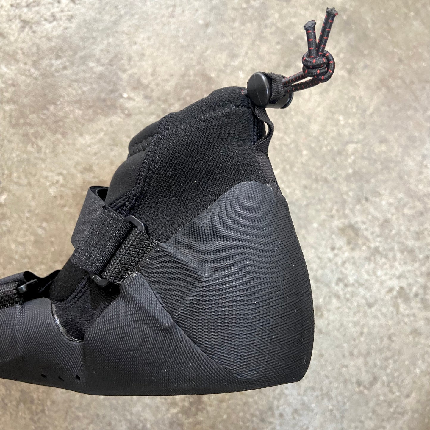 OCEAN & EARTH JAVA SPLIT TOE BOOTIE 1.5MM