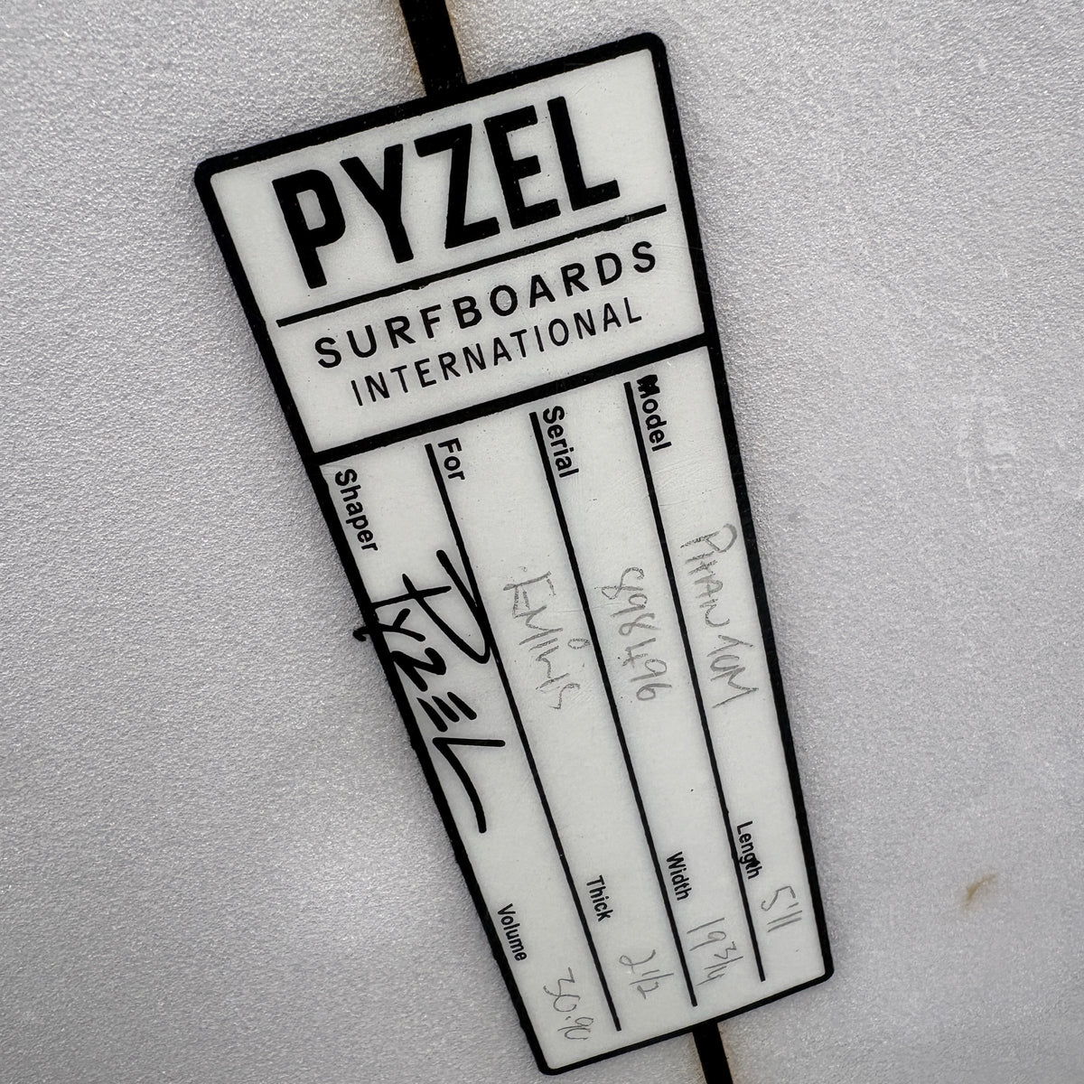 Pyzel Phantom 5'11" × 19 3/4" × 2 1/2" - 30.9L Second-Hand Surfboard