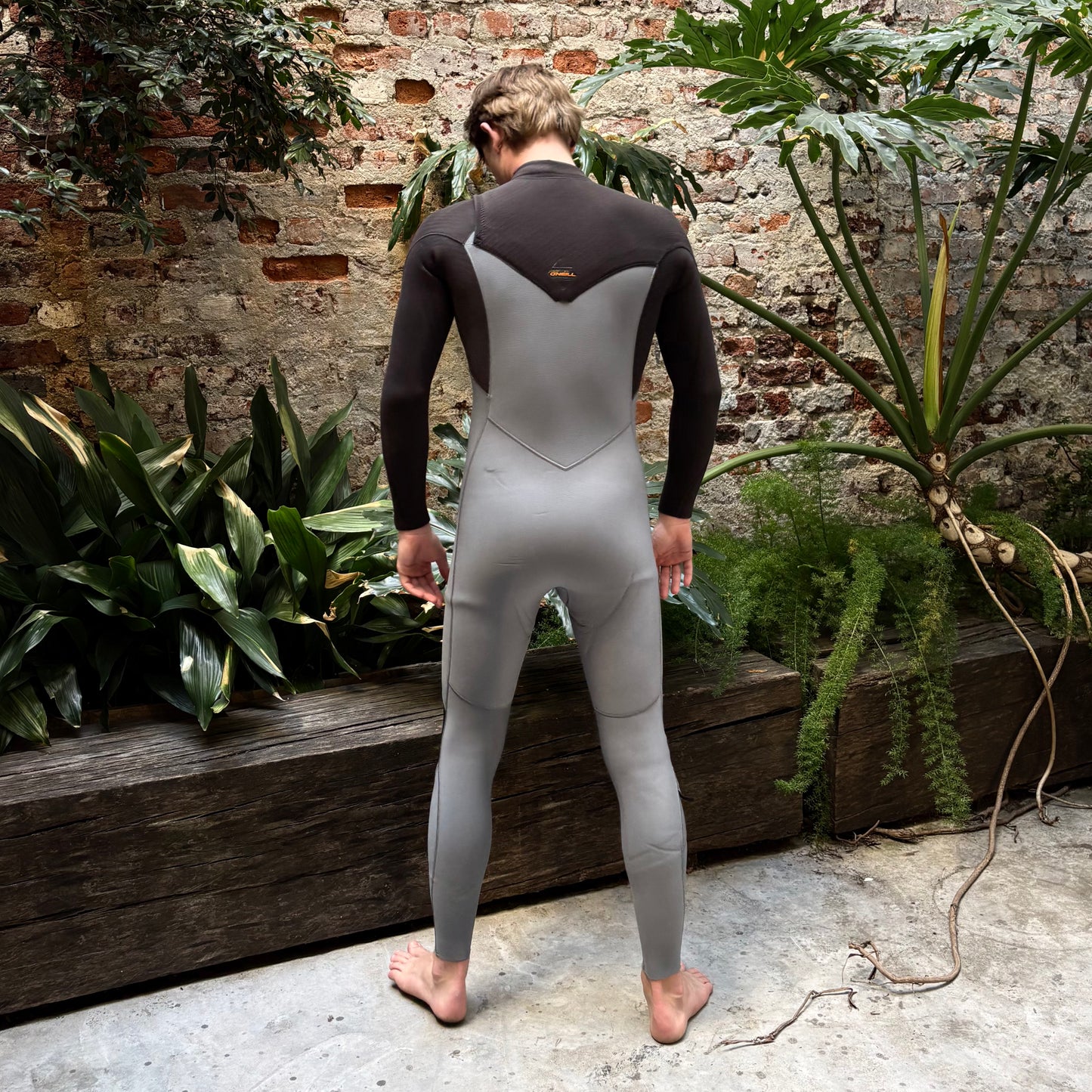 O'Neill Hyperfreak 4/3mm+ Chest Zip Smoke Raven