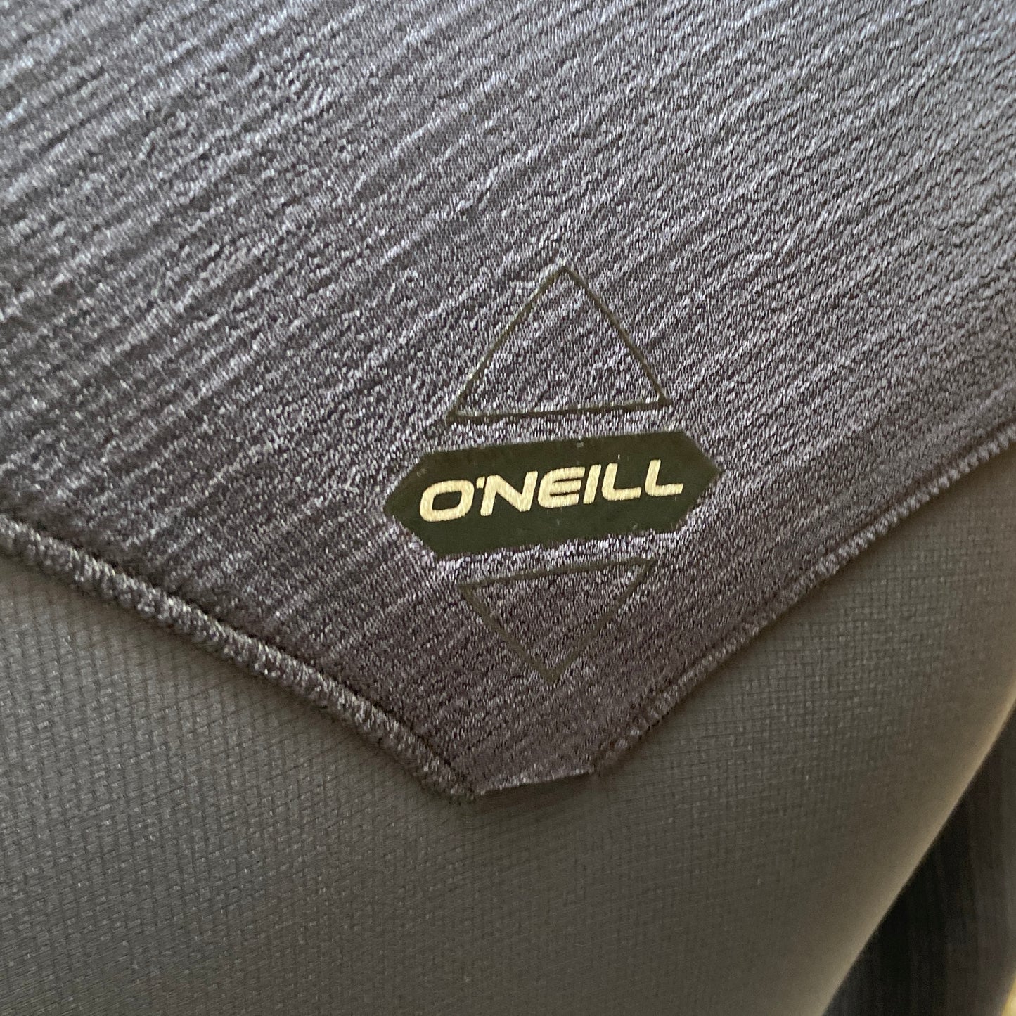 View of the back drainage hole on the O'Neill Hyperfreak 4/3mm+ Chest Zip - Black - Men's Full Wetsuit