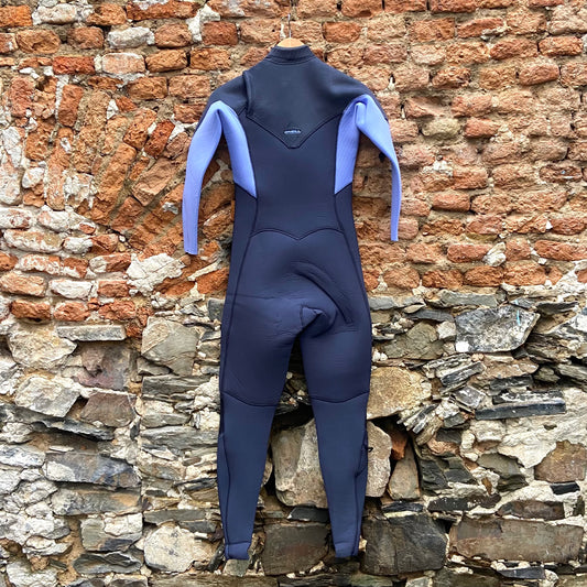 Back View of the O'Neill Woman's Hyperfreak Fuze 4/3mm+ Chest Zip hung up - Gunmetal/Lily - Ladies Full Suit