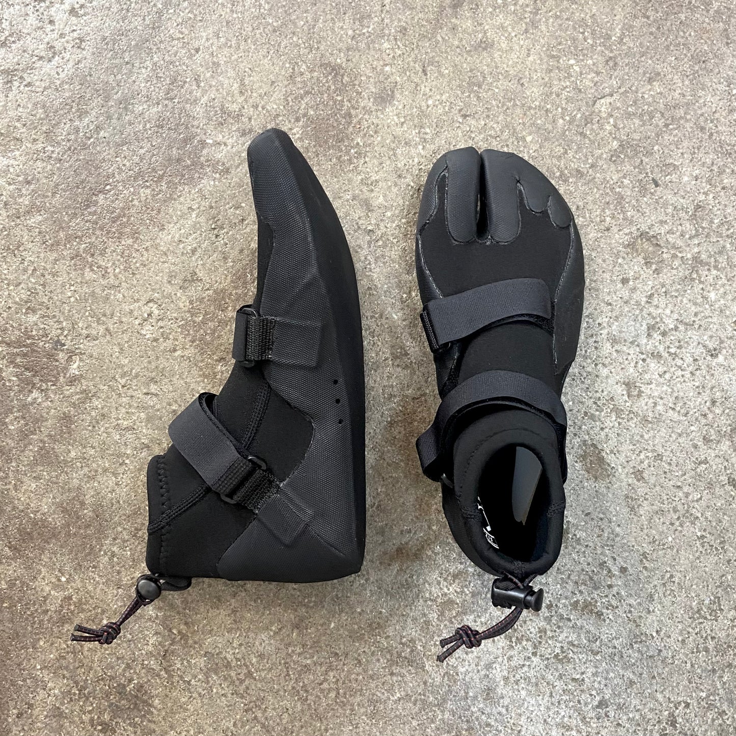 OCEAN & EARTH JAVA SPLIT TOE BOOTIE 1.5MM