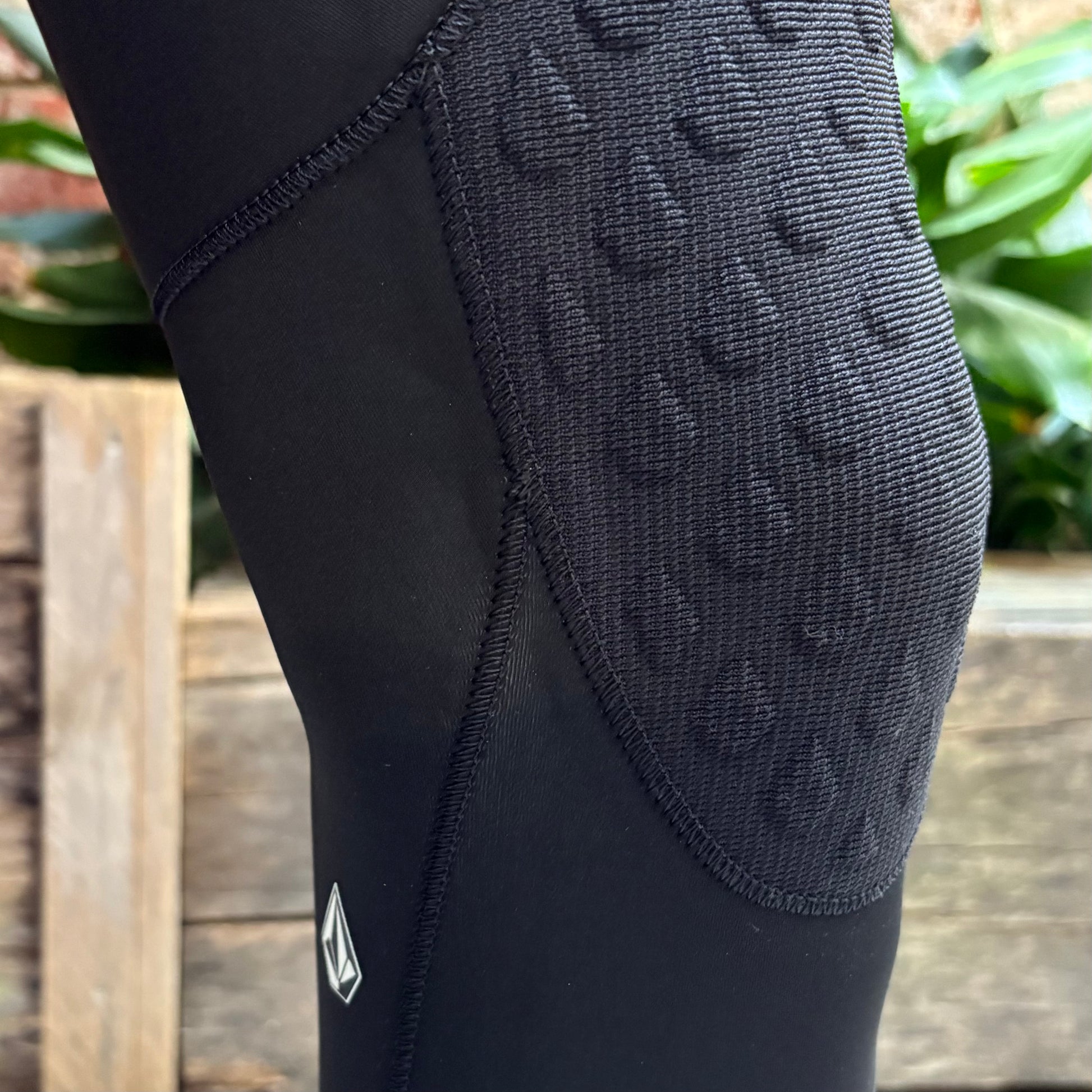 View of knee pad detail on the Volcom Modulator 4/3MM Chest Zip Fullsuit - Black - Men's Wetsuit