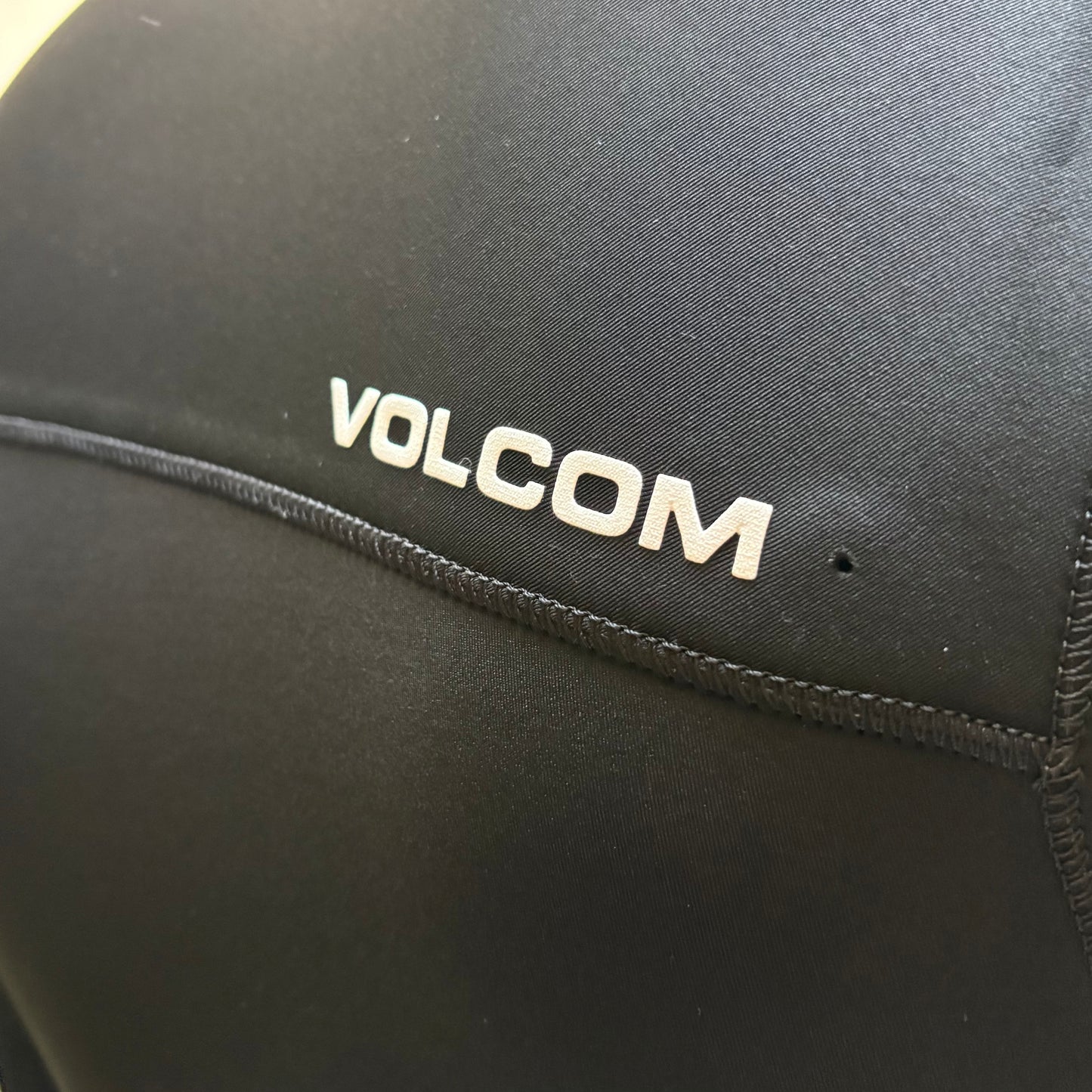 View of back drainage hole on Volcom Modulator 4/3MM Chest Zip Fullsuit - Black - Men's Wetsuit
