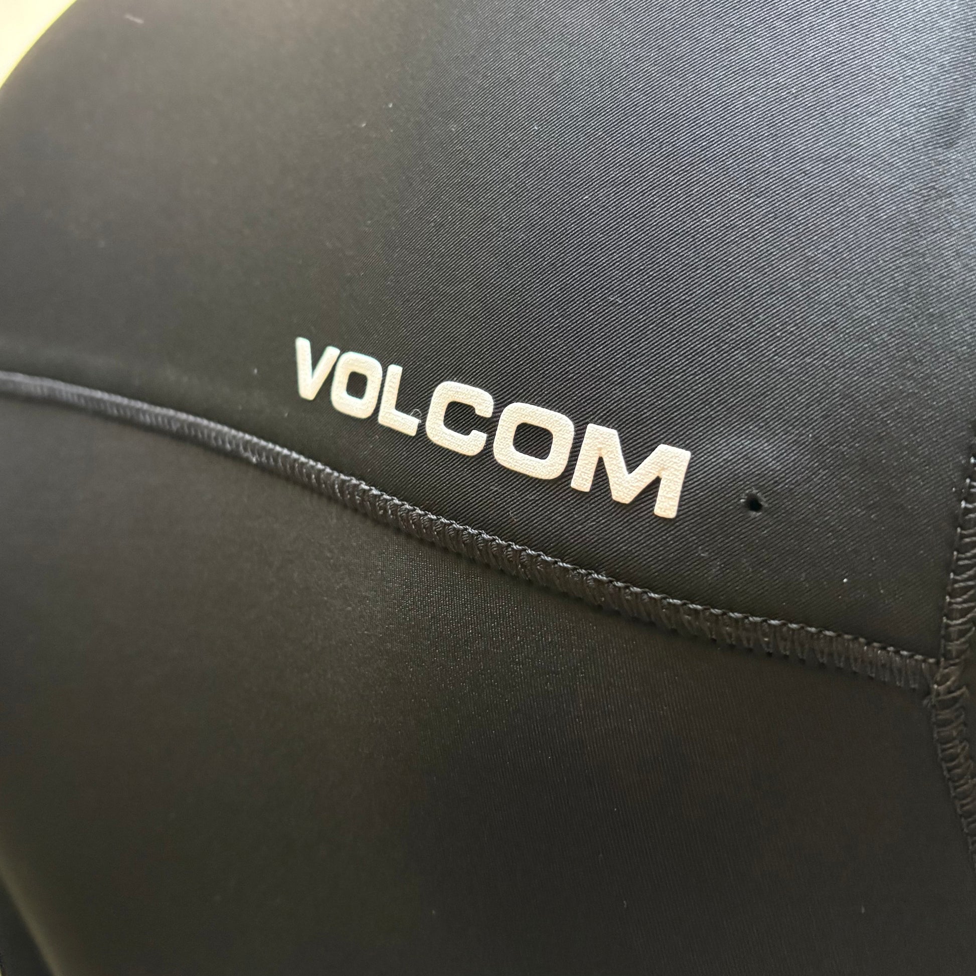 View of back drainage hole on Volcom Modulator 4/3MM Chest Zip Fullsuit - Black - Men's Wetsuit