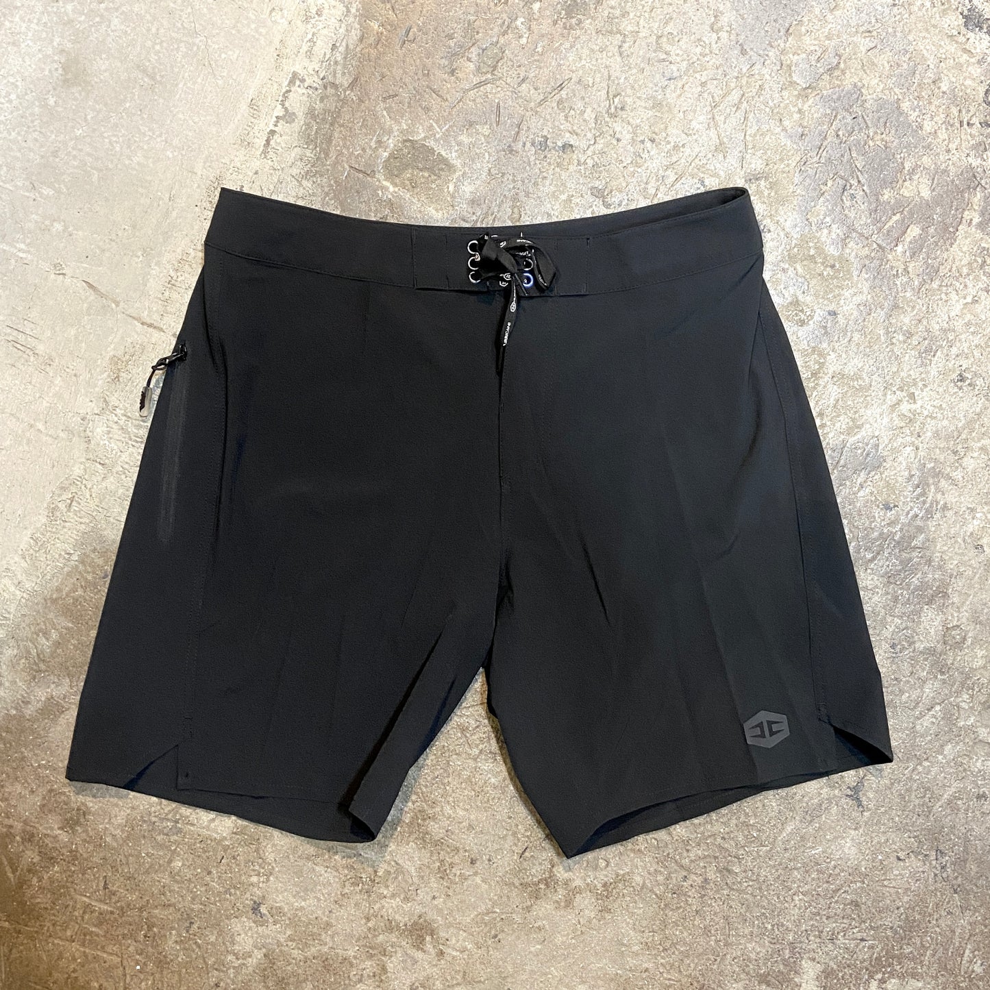 HURRICANE BASIC BLACK BOARDSHORTS