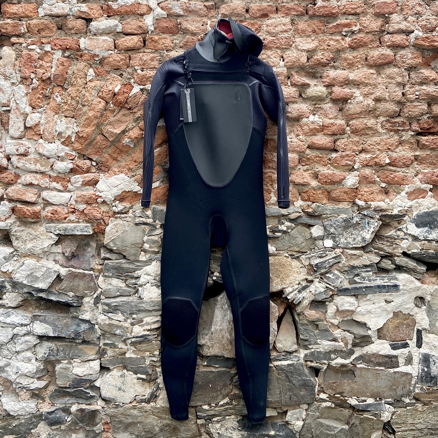 Front view of the O'Neill Mutant Legend 4.5mm/3.5mm hanging - Black - Warm Hooded Wetsuit