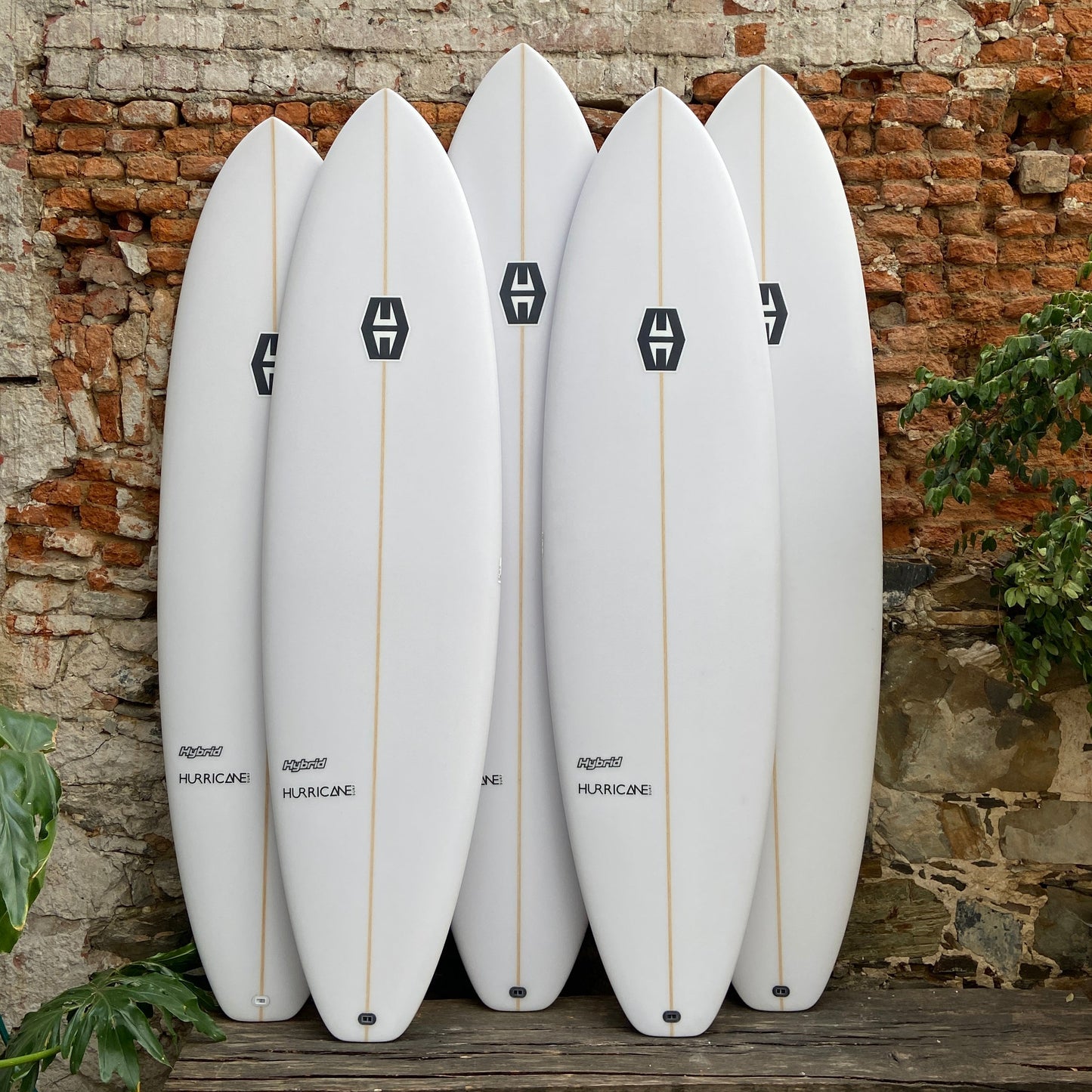 HURRICANE   HYBRID  7'0 - 21 5/8  - 2 11/16  49L