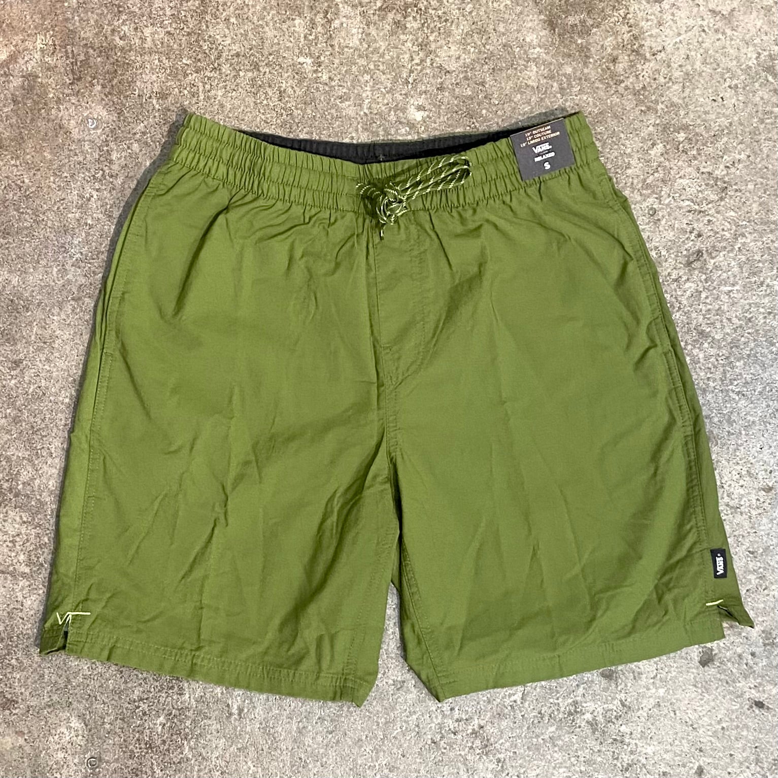 VANS   PRIMARY SOLID ELASTIC 17'' BOARDSHORTS Pesto