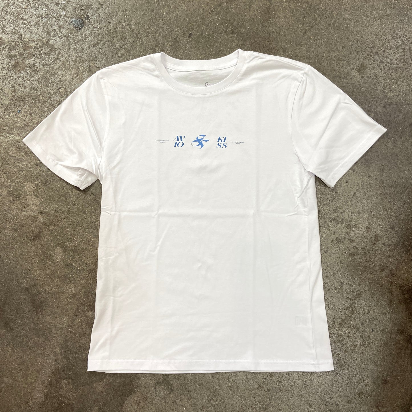 AVIO & KISS SURF STORE T-Shirt