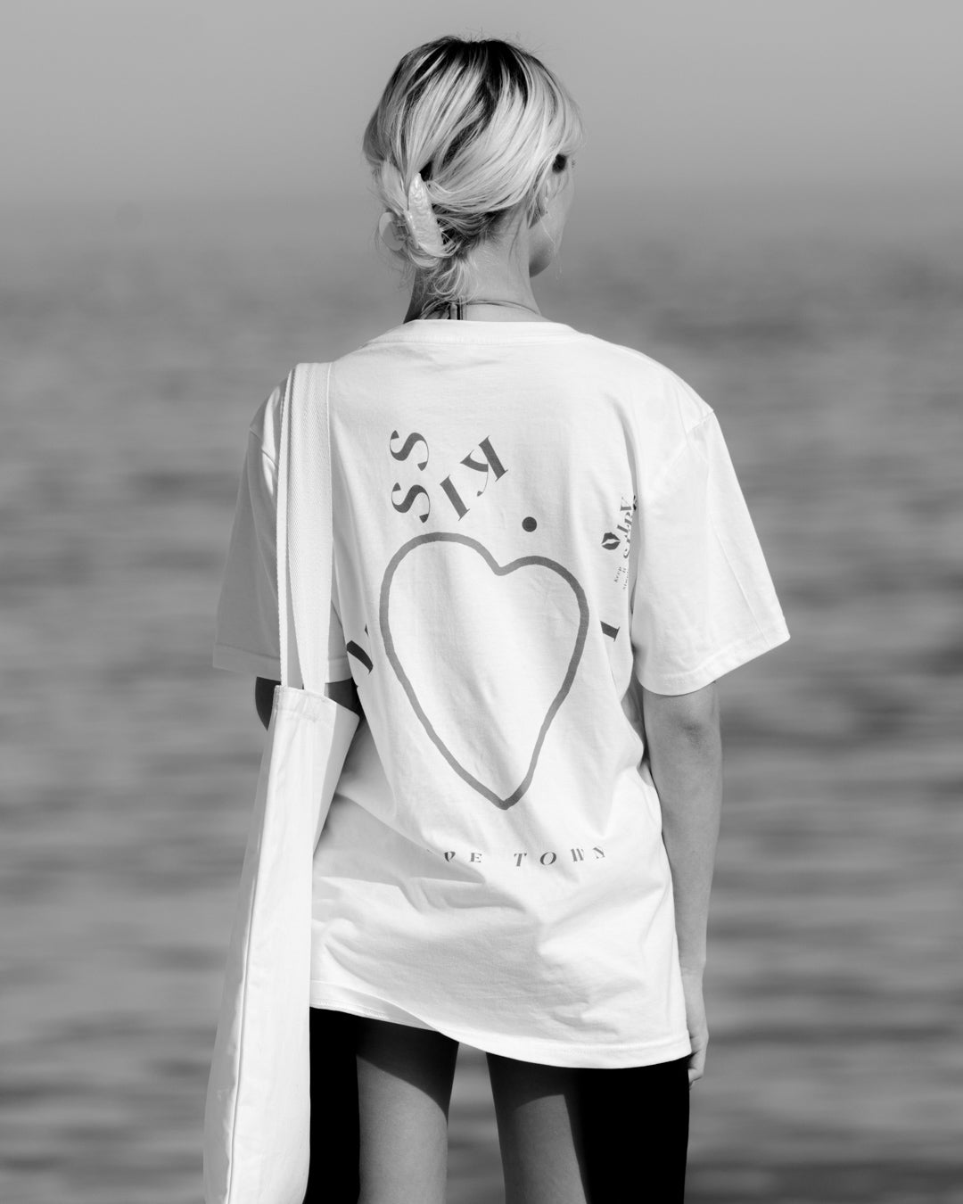 AVIO & KISS SURF STORE T-Shirt