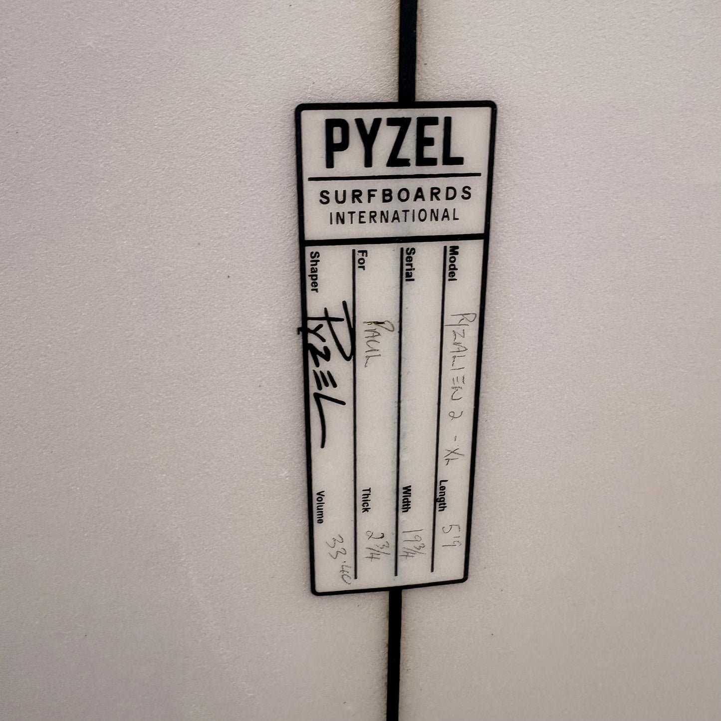 Pyzel Pyzalian 2 XL 5'9" 19 3/4" 2 3/4" 33.40L– Second Hand Surfboard