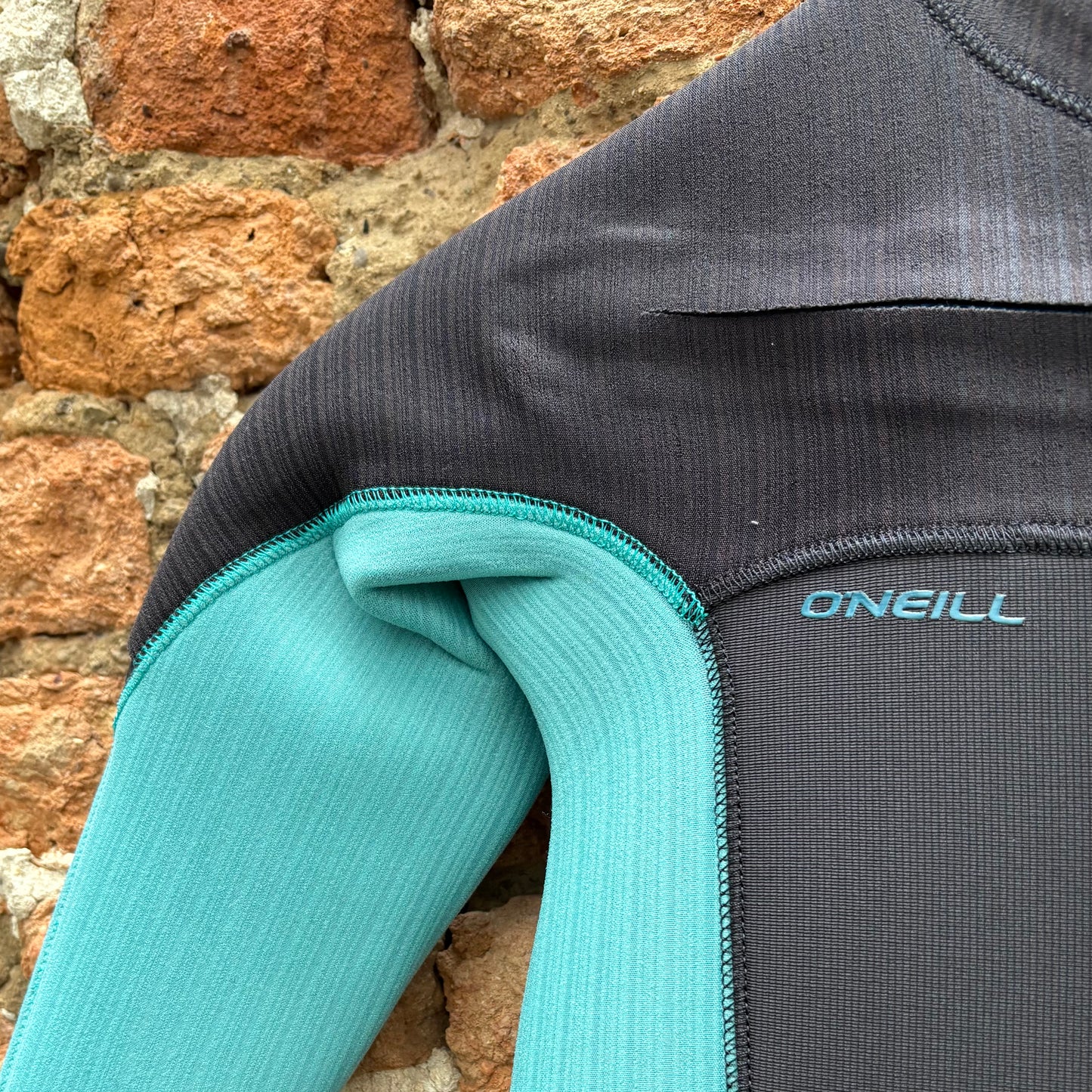 O'Neill Woman's Hyperfreak Fuze 4/3mm+ Chest Zip Raven/Bristol