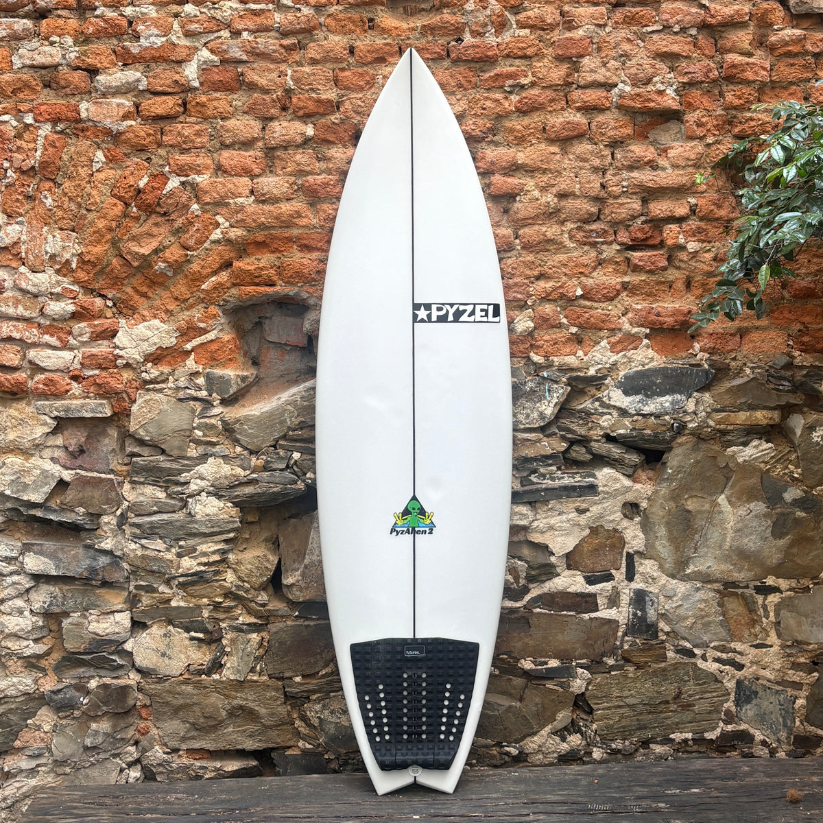 Pyzel Pyzalien 2 5'11" 30.20L Second-Hand Surfboard