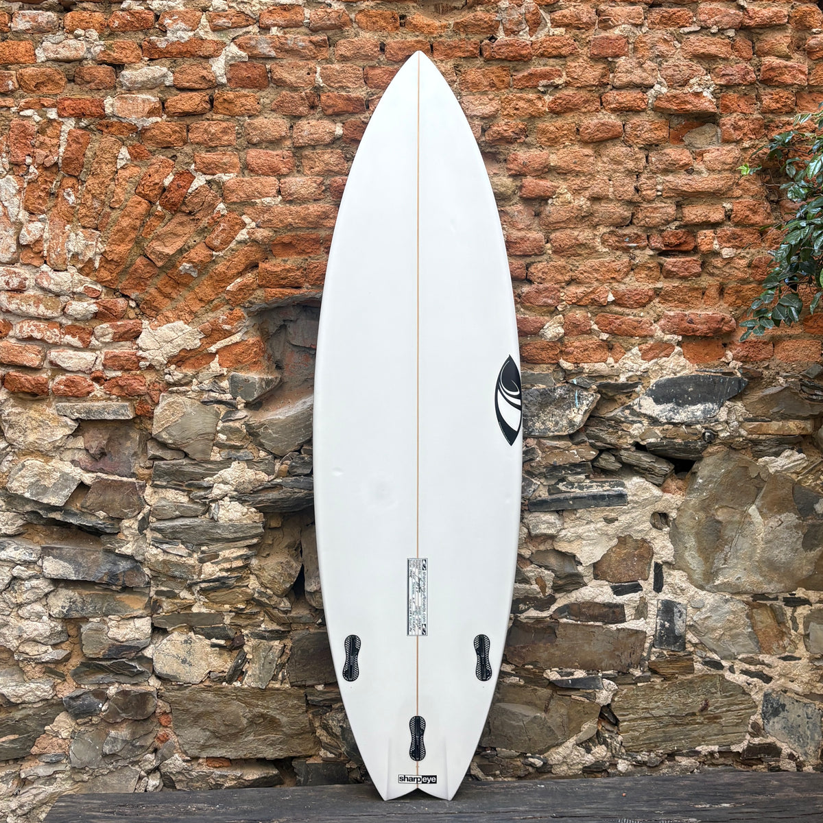 Sharp Eye HT 2.5 5'11" x 19.25 x 2.5 28.6L – Second-Hand Surfboard