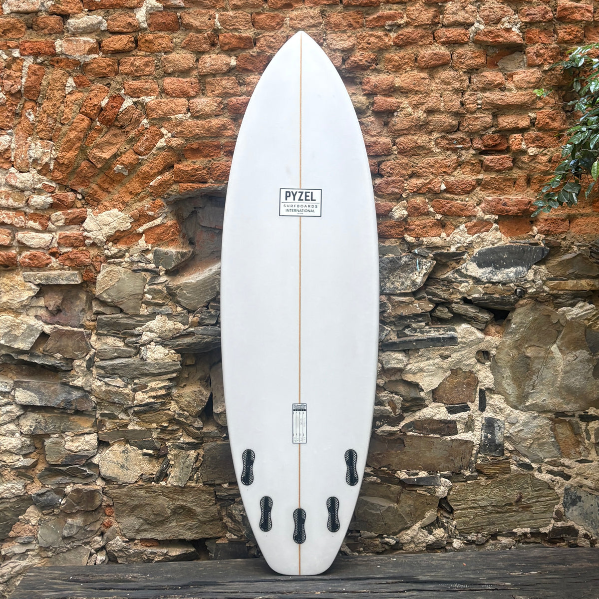 Pyzel Precious 5'7" × 19 1/4" × 2 1/4" – 28.8L Second Hand Surfboard