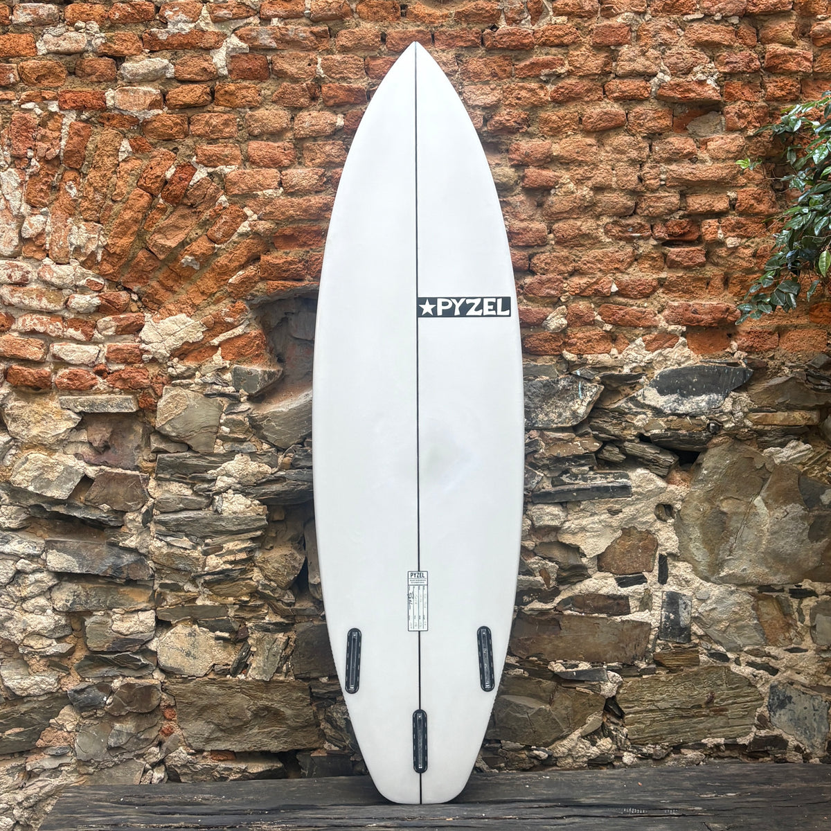 Pyzel Red Tiger 5'11" × 19 3/8" × 2 7/16" – 29.8L Second Hand Surfboard