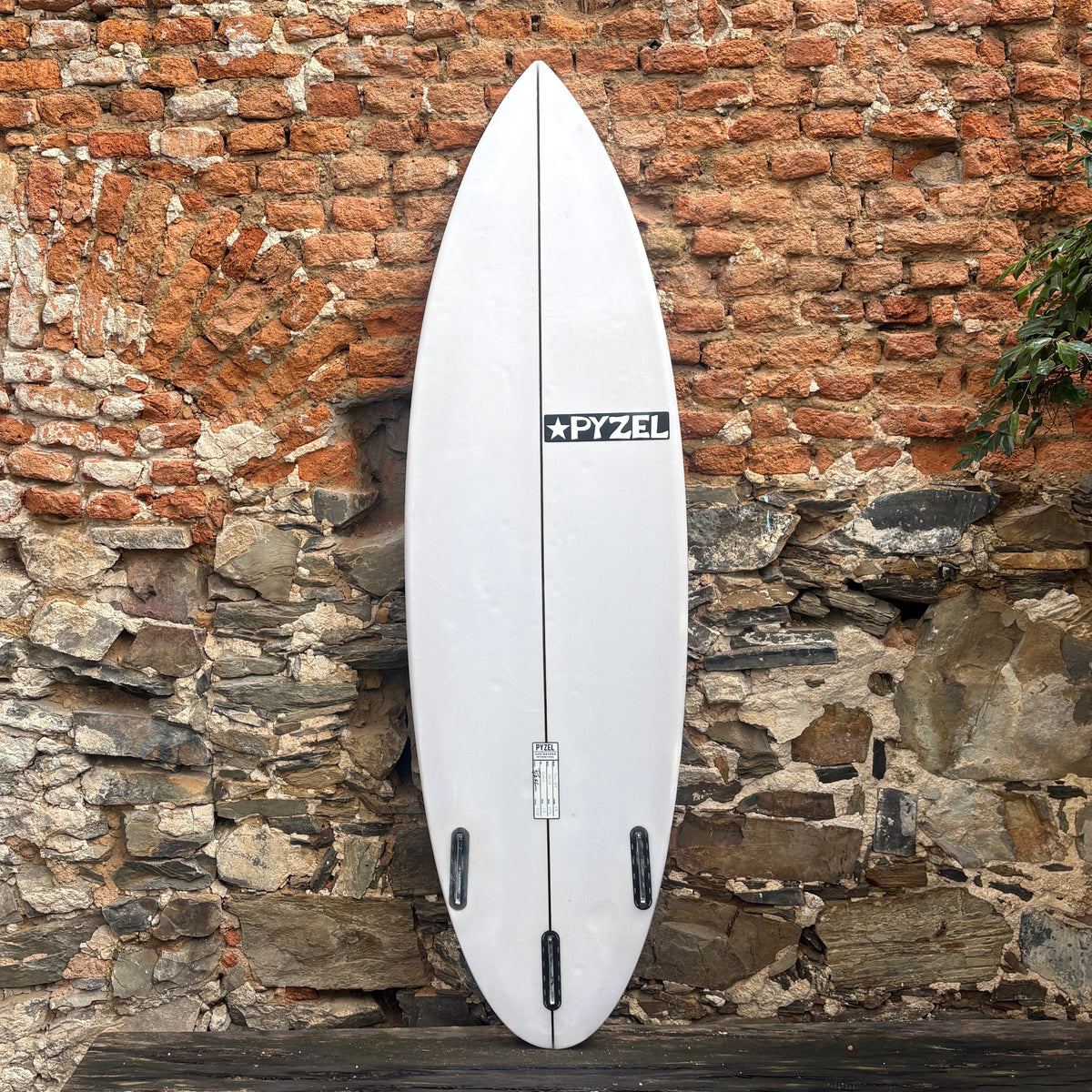 Pyzel Phantom 5'11" × 19 3/4" × 2 1/2" - 30.9L Second-Hand Surfboard
