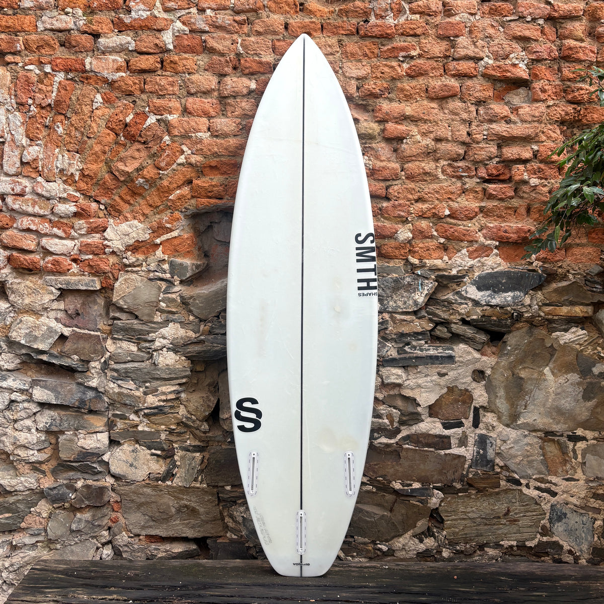 SMTH Shapes Volume 5'11" × 19 1/4" × 2 7/16" – 29.5L Second Hand Surfboard
