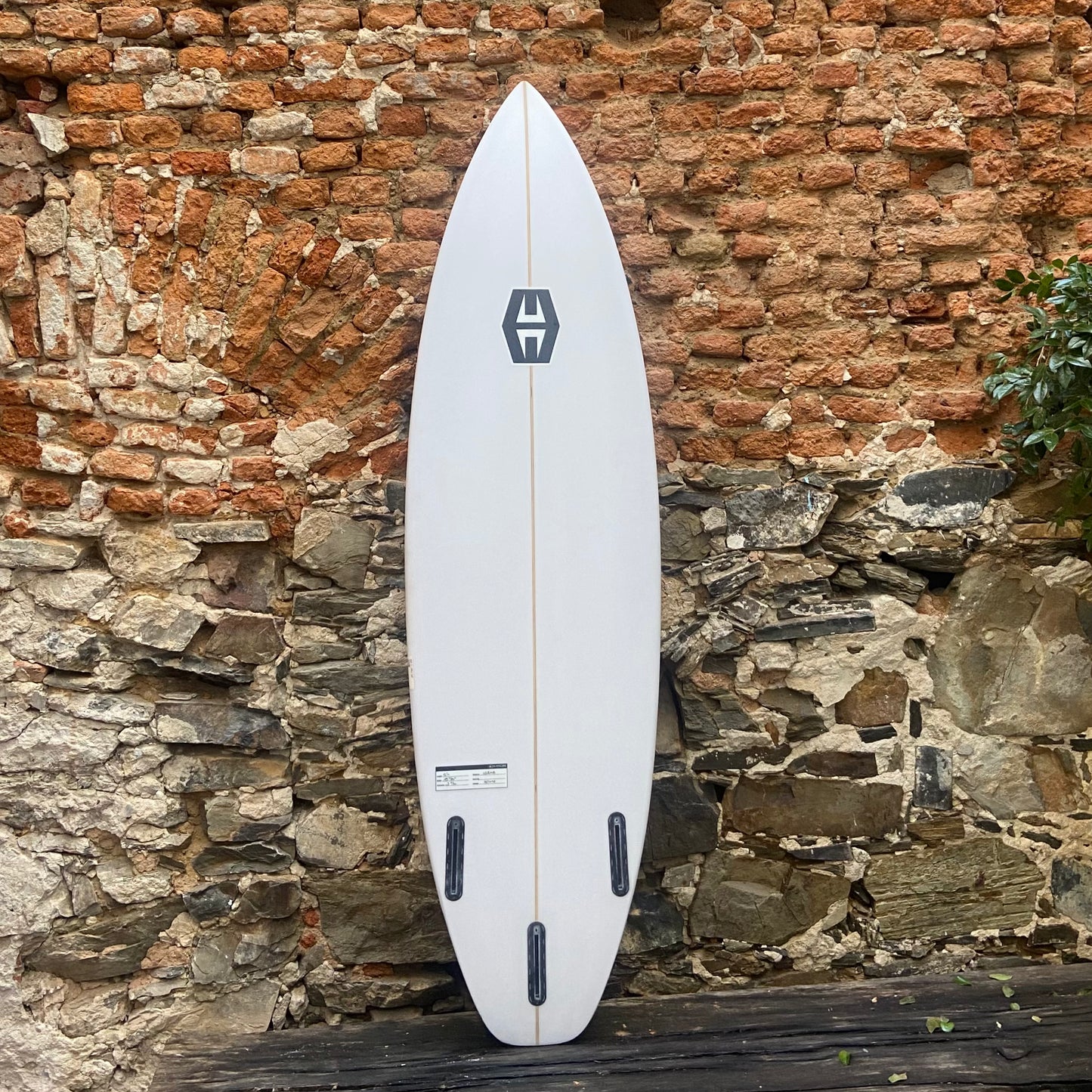 HURRICANE   EQUALISER  5'11"   18 7/8   2 7/16   30L