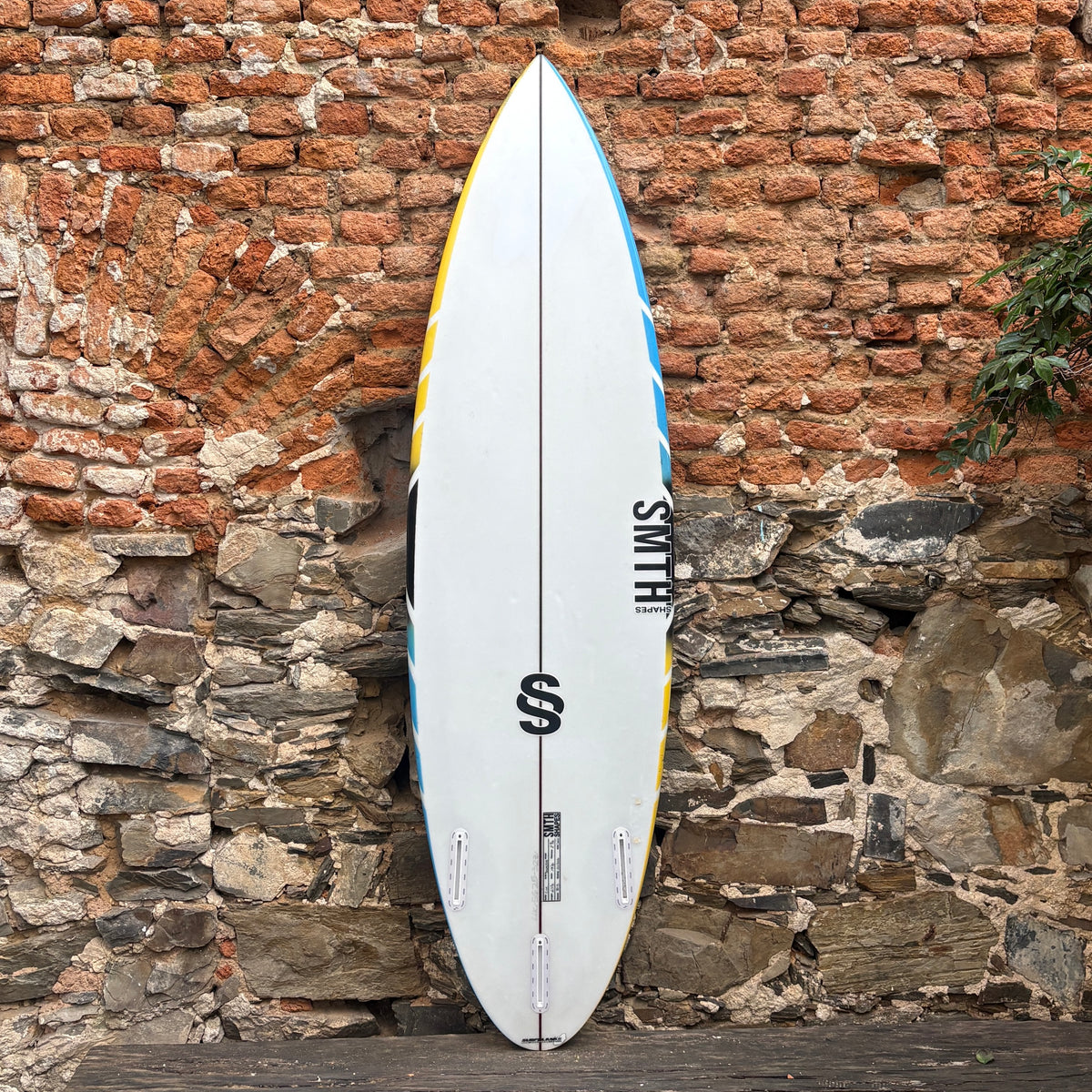 SMTH Shapes V12  6'1 1/2" × 19 1/4" × 2 9/16" – 31.5L Second Hand Surfboard