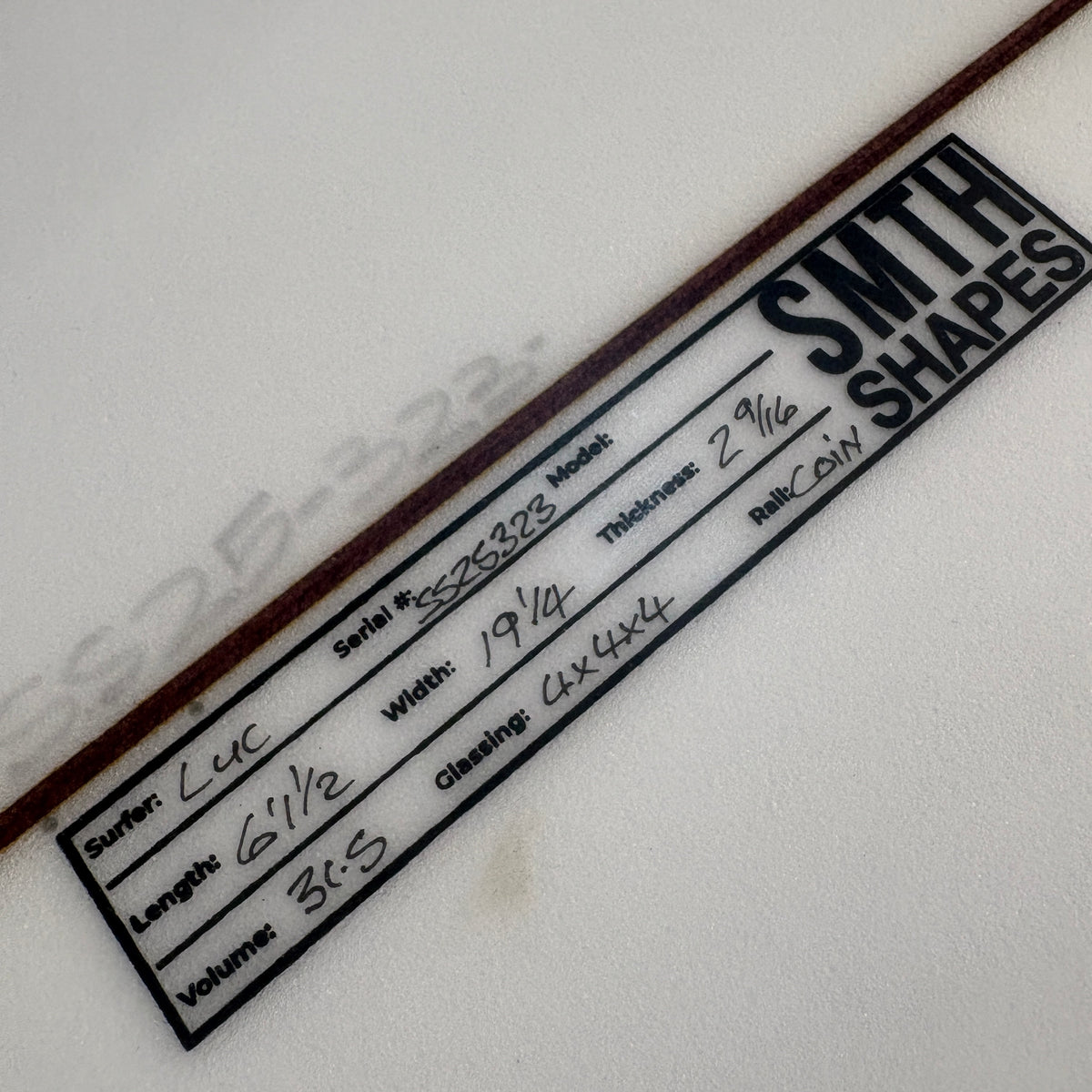 SMTH Shapes V12  6'1 1/2" × 19 1/4" × 2 9/16" – 31.5L Second Hand Surfboard