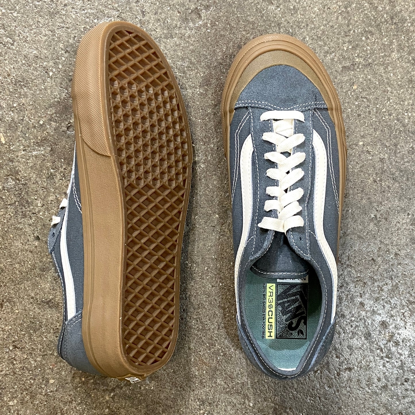 VANS   STYLE 136 DECON VR3 SF