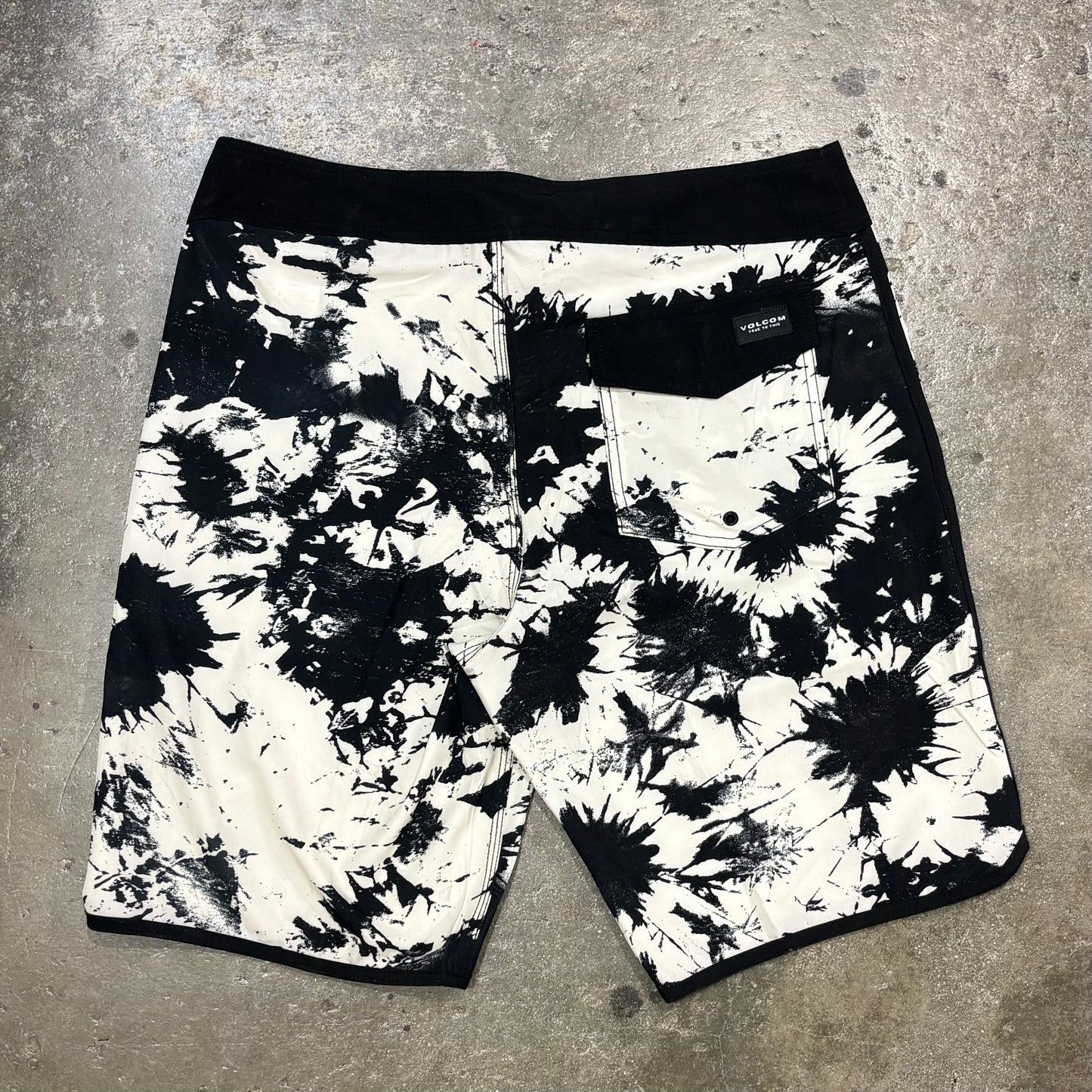 Volcom Platter Men's Mod Platter Scallop Boardshorts