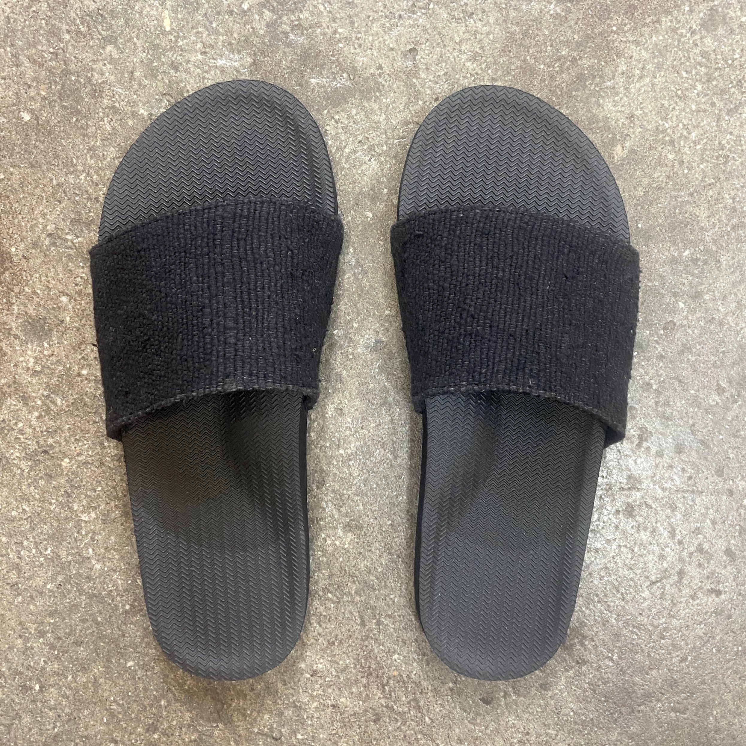 Simple hotsell black slides