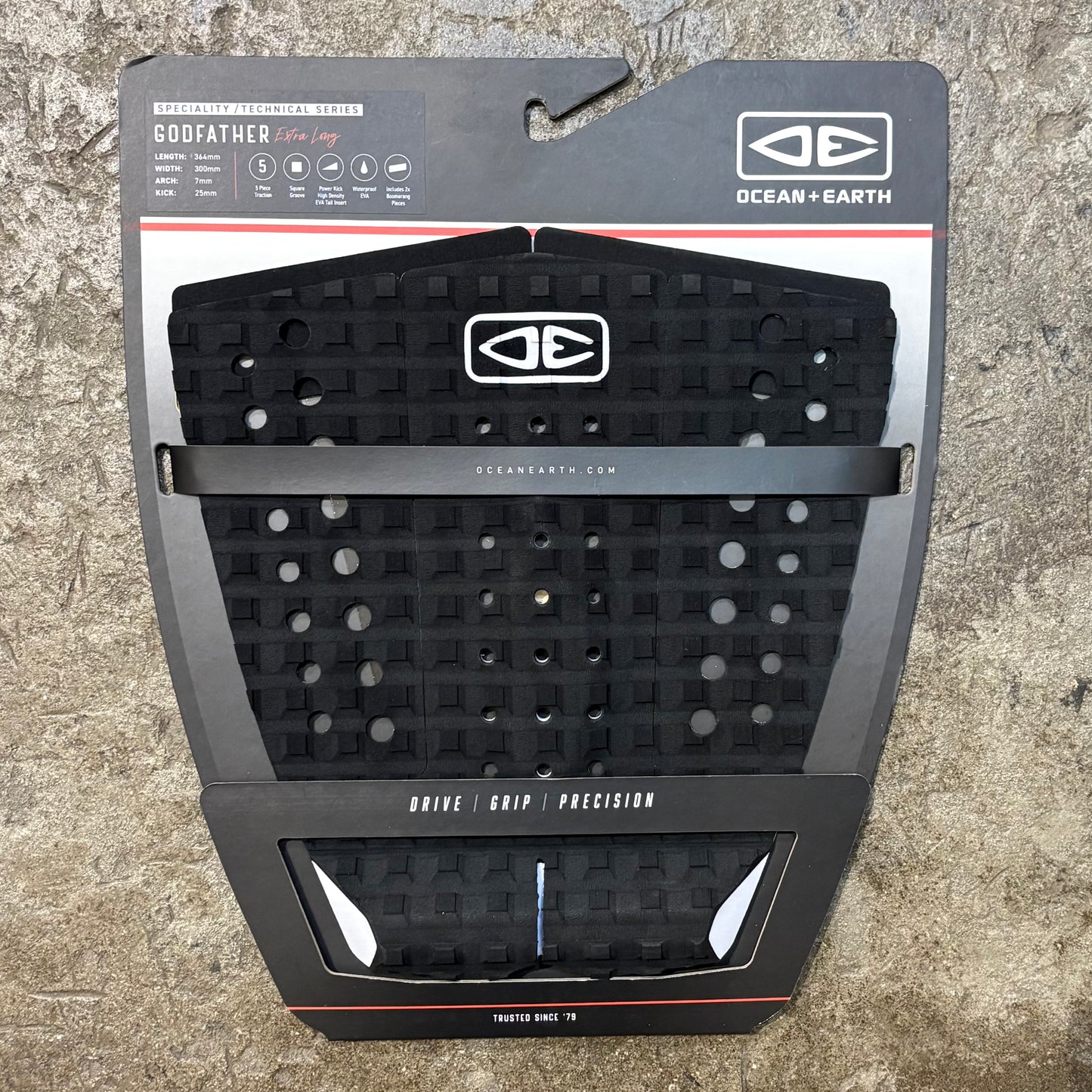 Black and white OCEAN&EARTH   GODFATHER Surf traction on a concrete surface