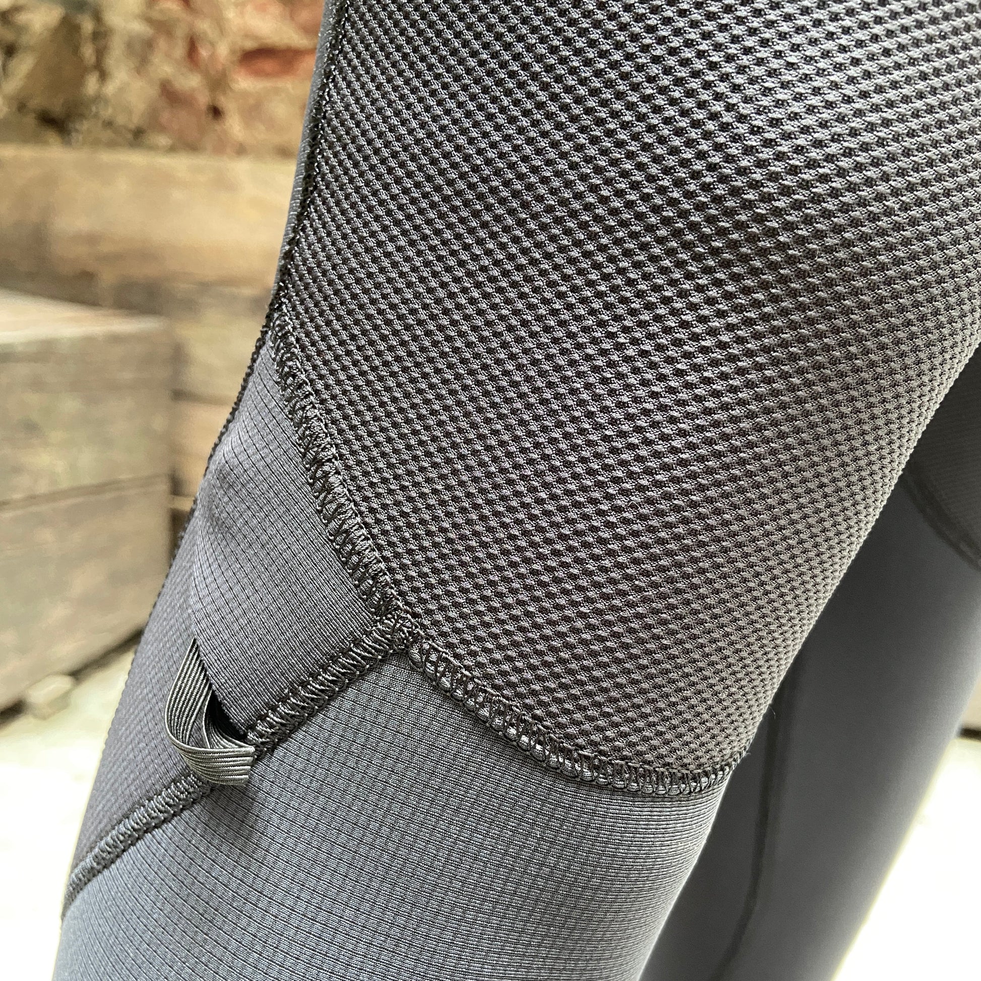 Detailed view of the knee O'Neill Hyperfreak 4/3mm+ Chest Zip - Black - Men's Full Wetsuit