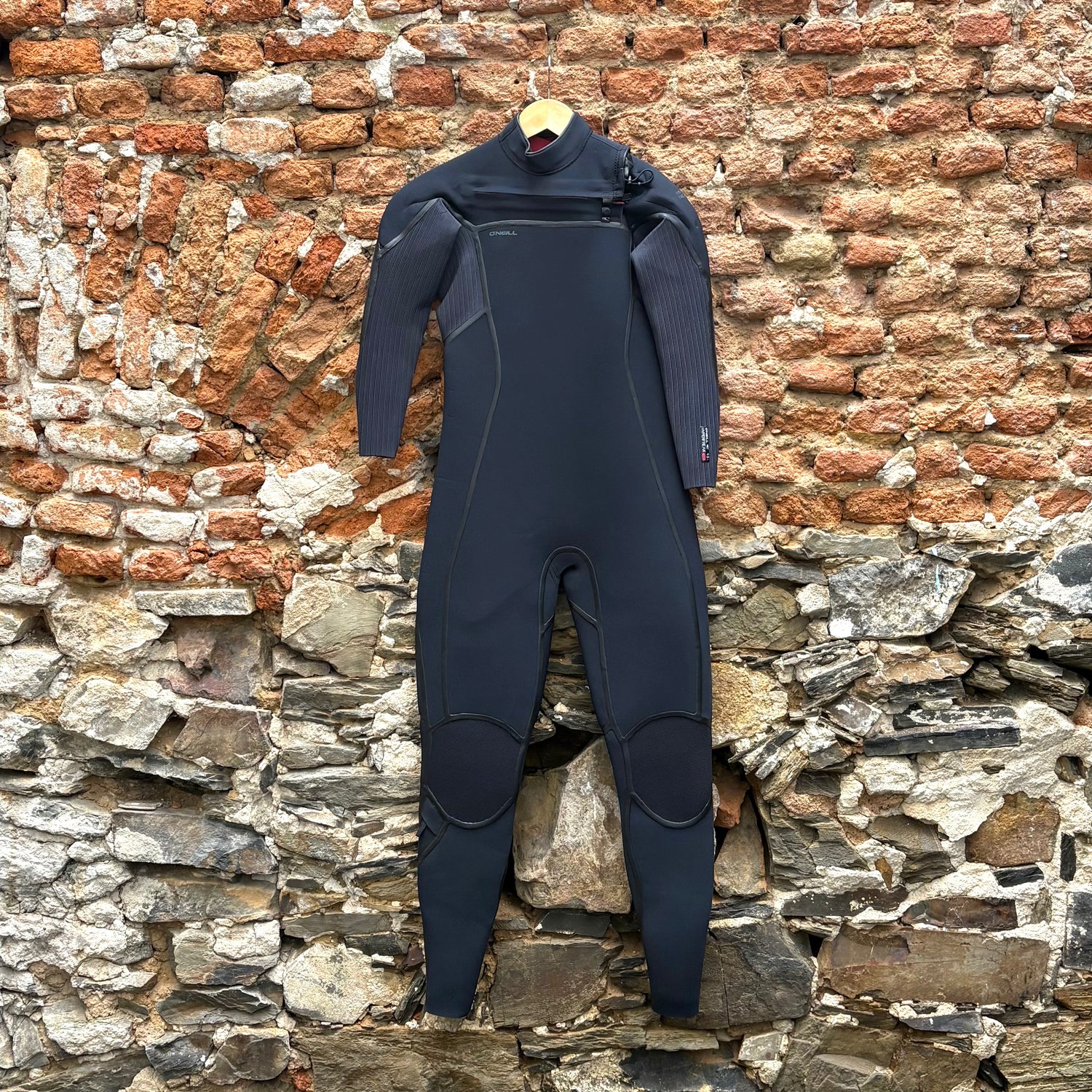 Front view of O'Neill Woman's Hyperfreak Fire 4/3+Chest Zip - Black Wetsuit 