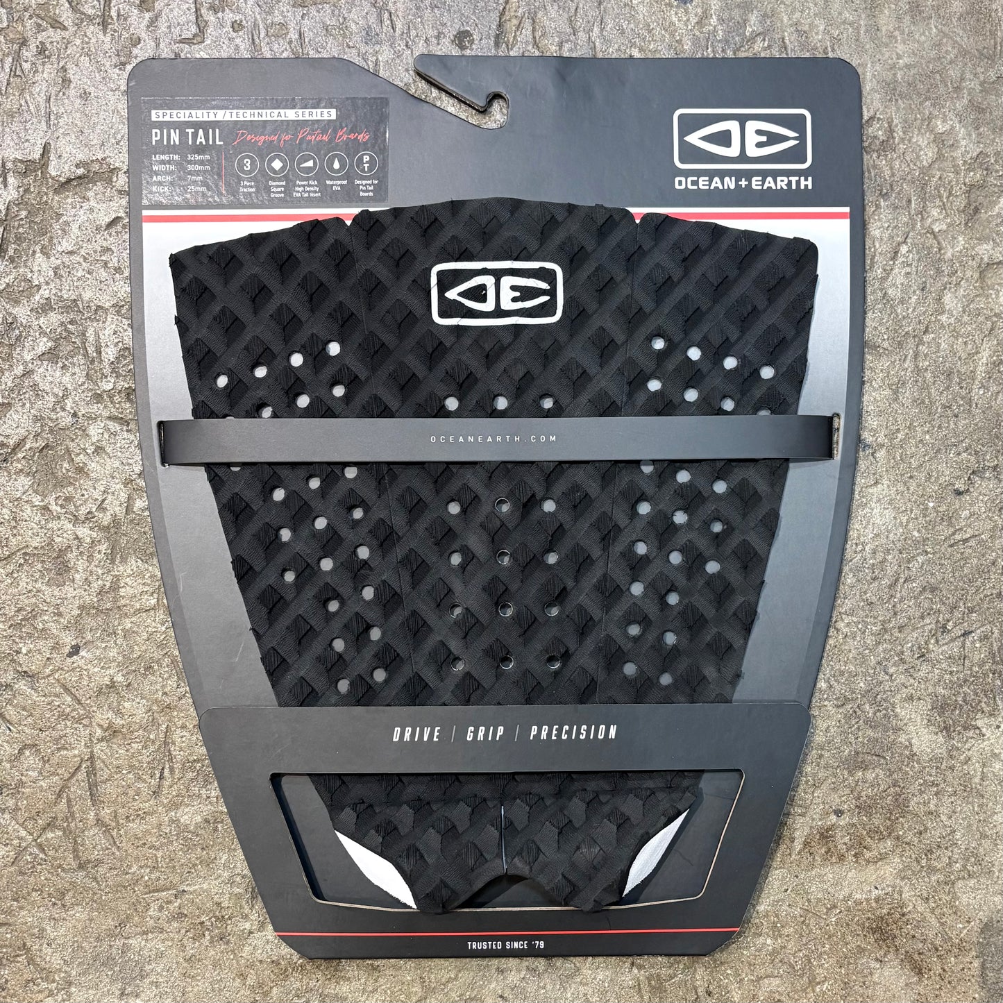 Black OCEAN&EARTH   PIN TAIL Traction on a concrete surface