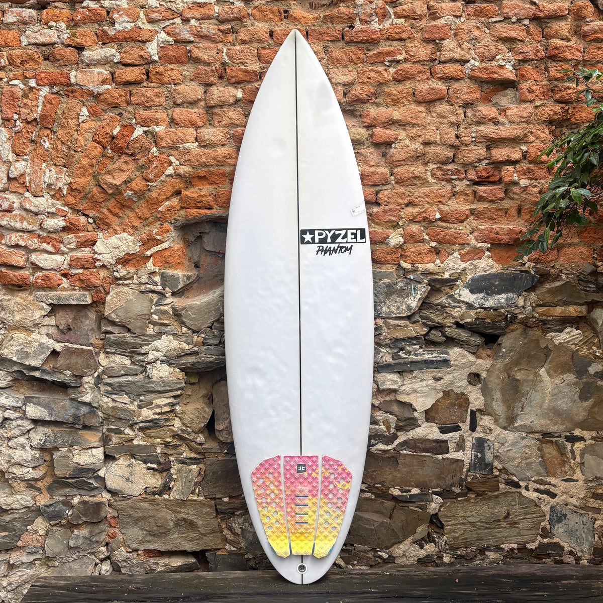 Pyzel Phantom 5'11" × 19 3/4" × 2 1/2" - 30.9L Second-Hand Surfboard