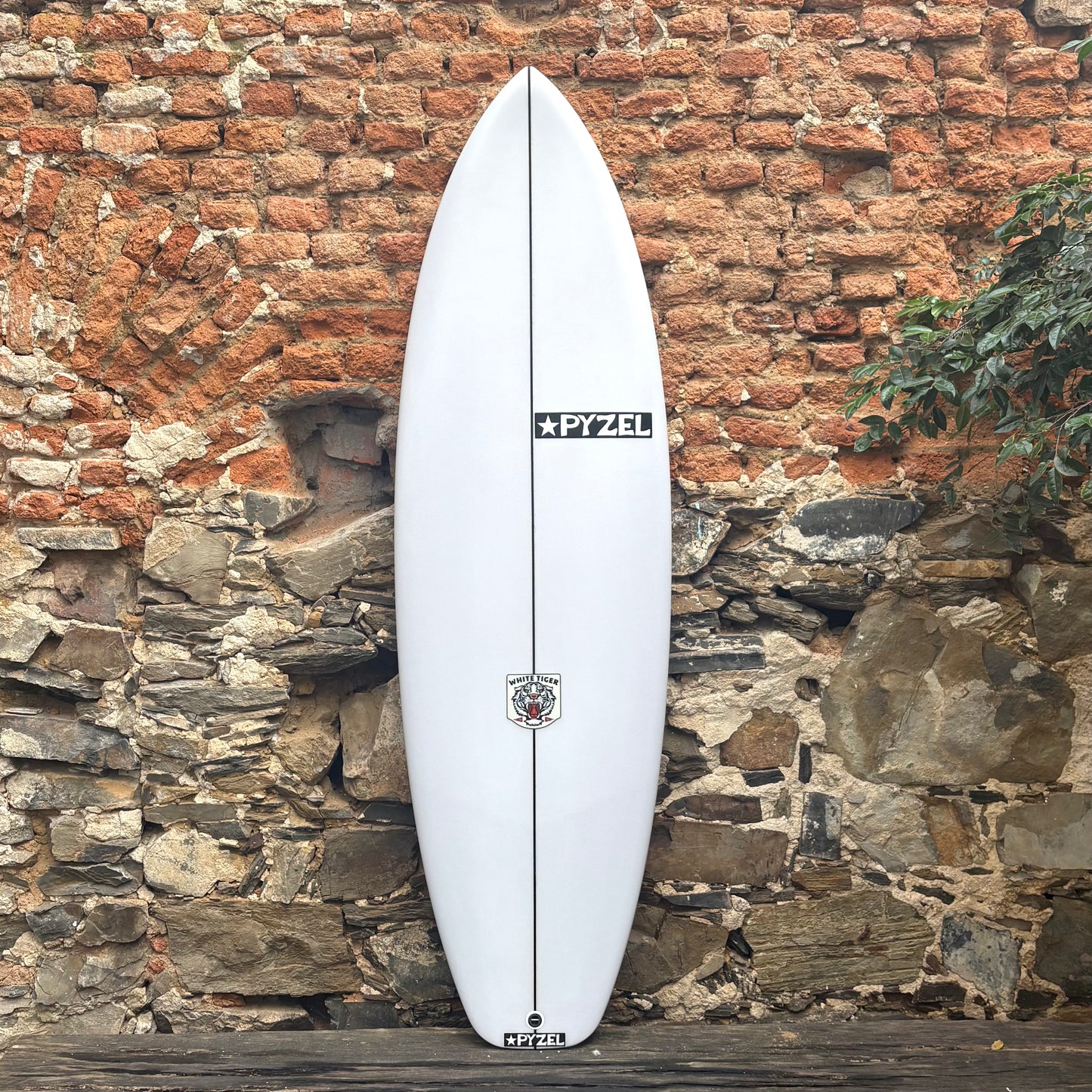 WHITE TIGER   5'10   20 3/8   2 11/16   35.90L  FCS