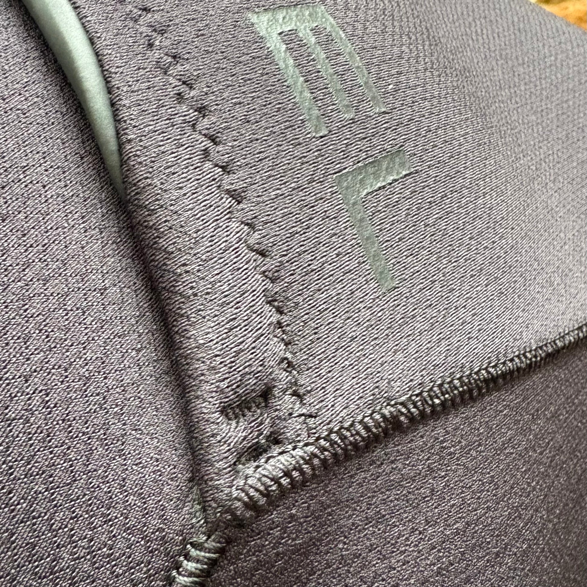 Back View of Shoulder closure on the Xcel Comp+ 4/3mm - Black - Men's Full Suit