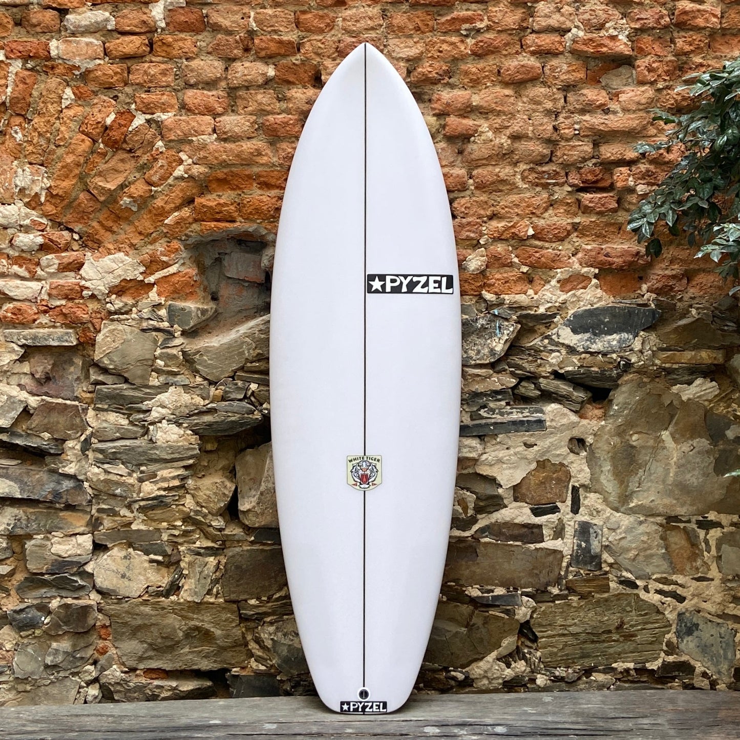 PYZEL SURFBOARDS WHITE TIGER 5'7" 