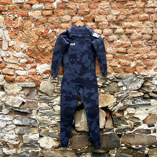 O'NEILL, BUELL, XCEL, and HURRICANE wetsuits at KISS Surf Store