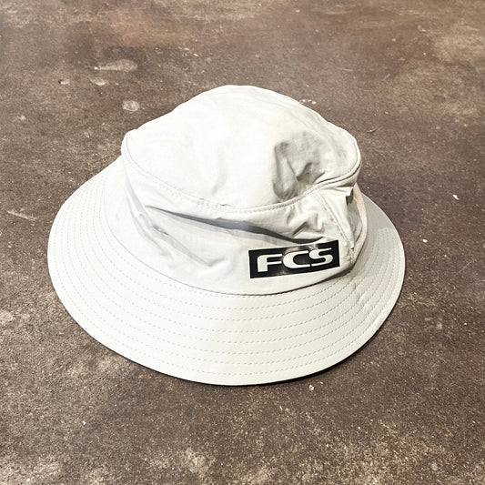 FCS ESSENTIAL SURF BUCKET HAT