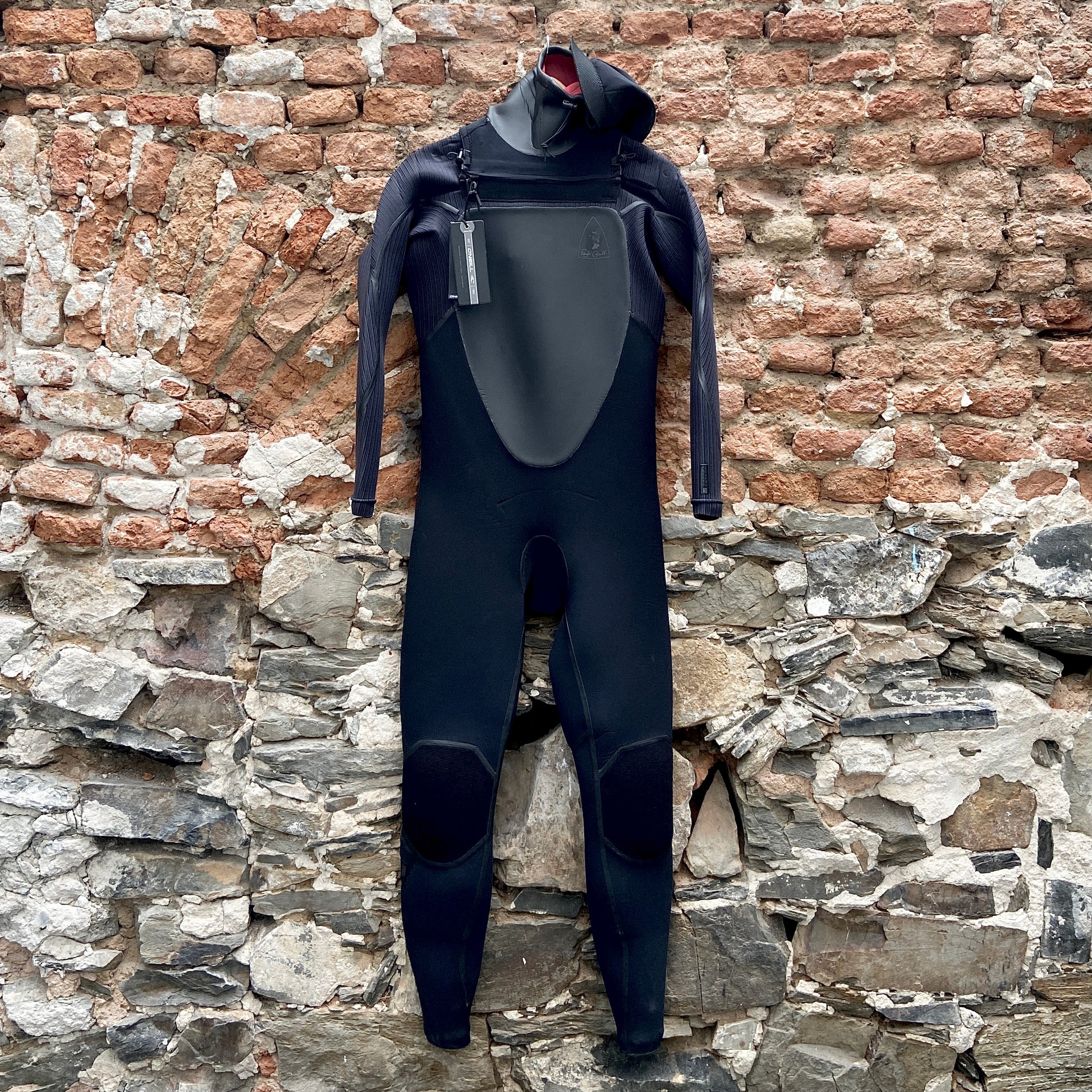 Front view of the O'Neill Mutant Legend 4.5mm/3.5mm hanging - Black - Warm Hooded Wetsuit